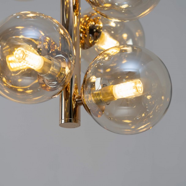 Sehr dekorative goldene Hängeleuchte