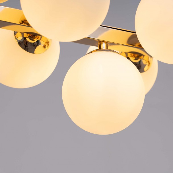Design-Hängeleuchte mit weißen Kugeln