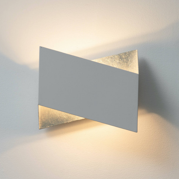 Wandleuchte mit 3D-Effekt aus Metall