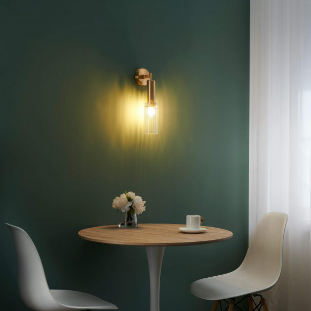 Goldene Wandleuchte für das Schlafzimmer