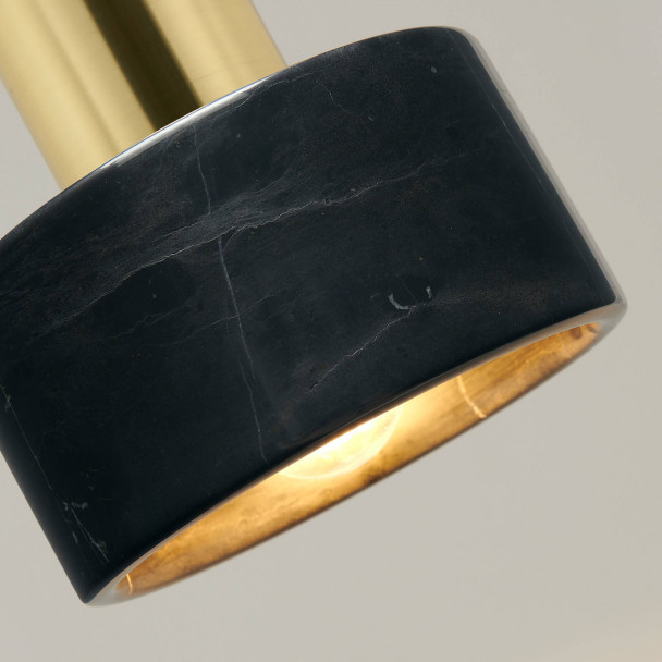 Einfache, aber dekorative Leuchte aus Marmor