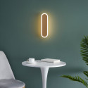 Langgestreckte goldene Wandleuchte