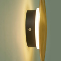 Gebürstete goldene Oberfläche mit sanftem Licht - Dorenis