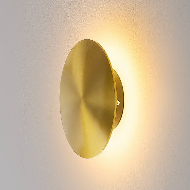 Goldene Oberfläche und warmes Licht - Dorenis