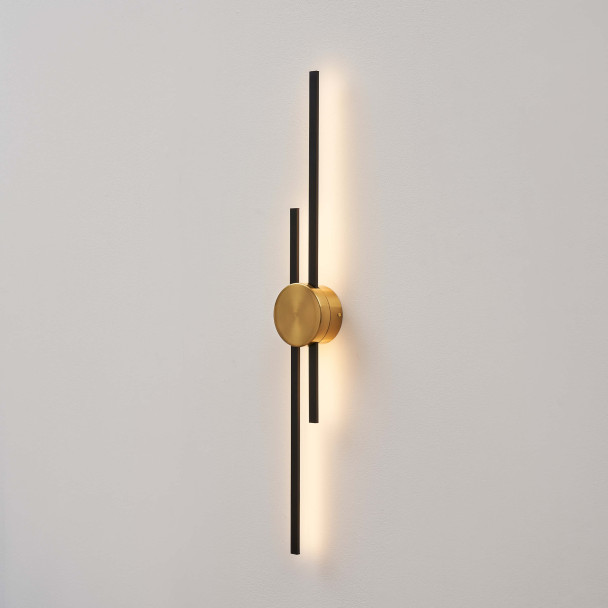 Moderne schwarze und goldene LED-Wandleuchte - Pia