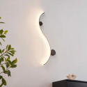 Fließendes Design schwarze und weiße LED-Wandleuchte - Curva