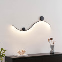 Gemütliche schwarze und weiße LED-Wandleuchte - Curva