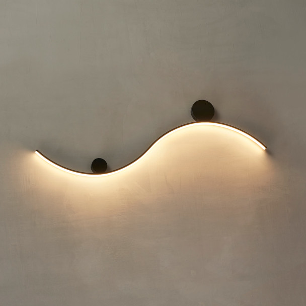 Fließendes Design weiße und schwarze LED-Wandleuchte - Curva