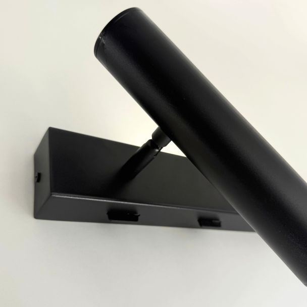Schwarze Wandleuchte für das Bett mit Leselicht links -Lodvi