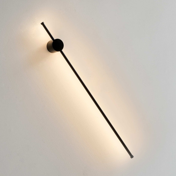 Schlanke schwarze Wandleuchte modernes Interieur - Nikolai