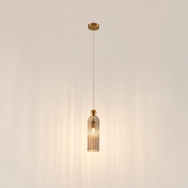 Goldene Hängelampe mit geripptem Rauchglas –...
