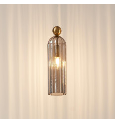 Goldene Hängelampe mit geripptem Rauchglas – Leonora