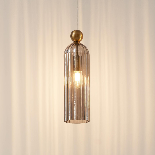 Goldene Hängelampe mit geripptem Rauchglas –...