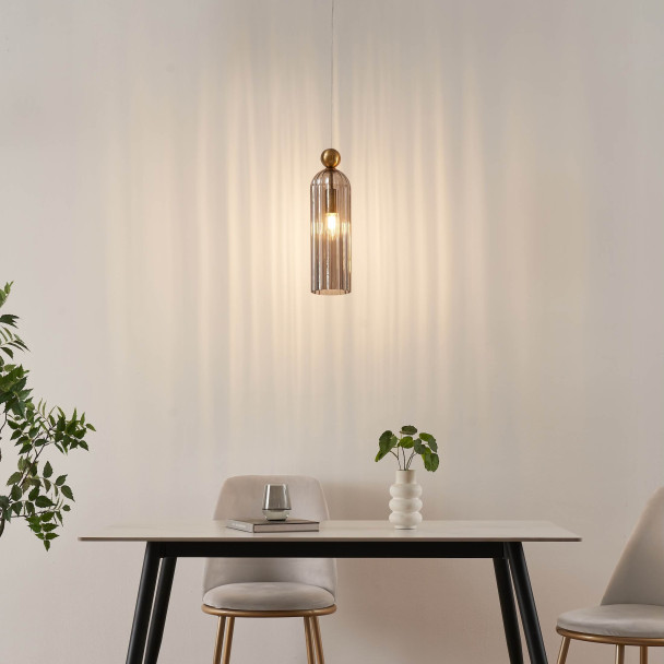 Goldene Hängelampe mit geripptem Rauchglas –...