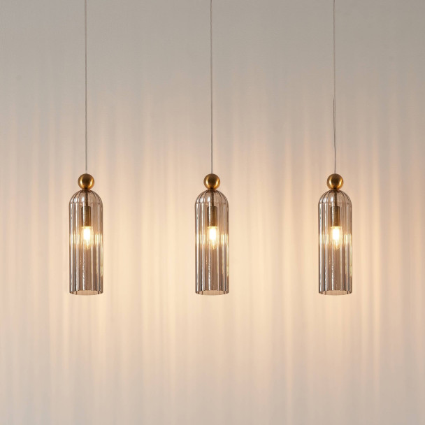 Goldene Hängelampe mit geripptem Rauchglas –...