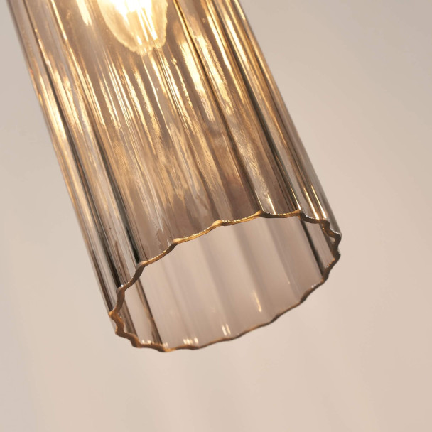 Goldene Hängelampe mit geripptem Rauchglas –...