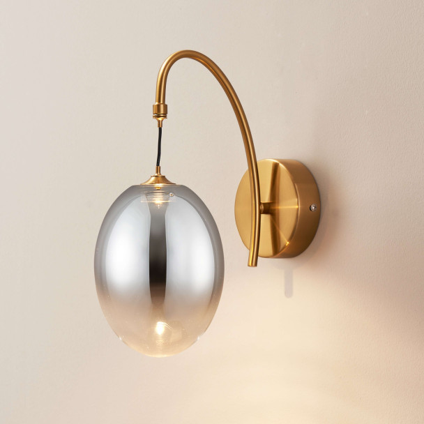 Goldene bogenförmige LED-Wandleuchte mit...