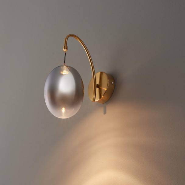 Goldene bogenförmige LED-Wandleuchte mit...