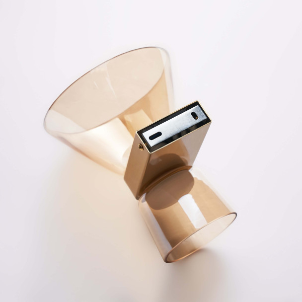 Goldene Design-LED-Wandleuchte aus...