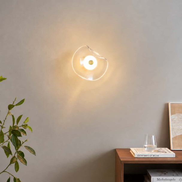 Transparente Wandleuchte mit Design-Glas und...